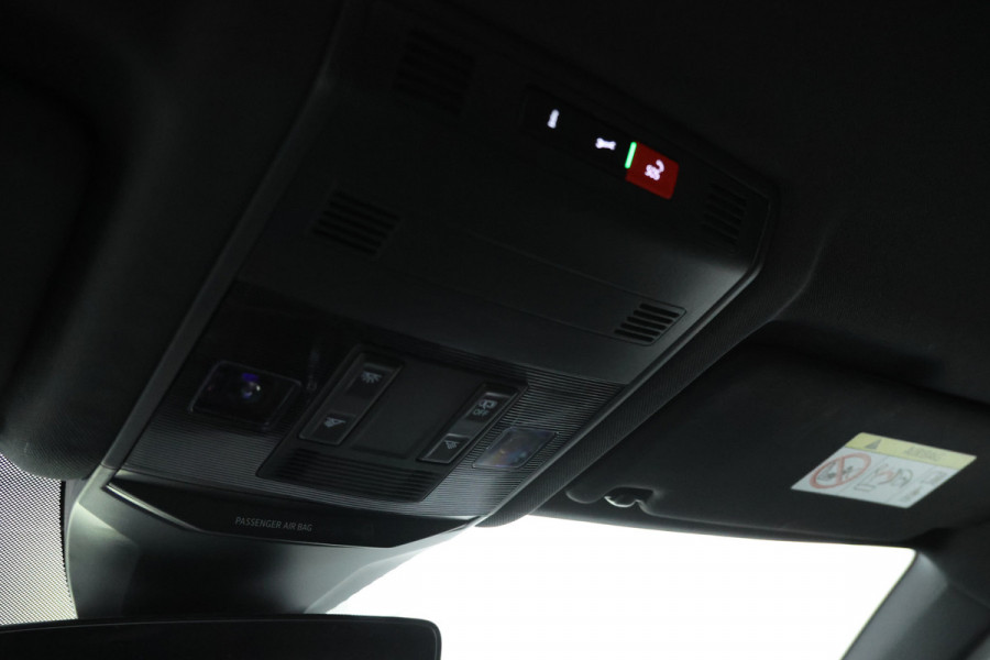 Volkswagen T-Roc 1.0 TSI Style Trekhaak, Digital dash, Apple carplay / Android auto, BOMVOL!