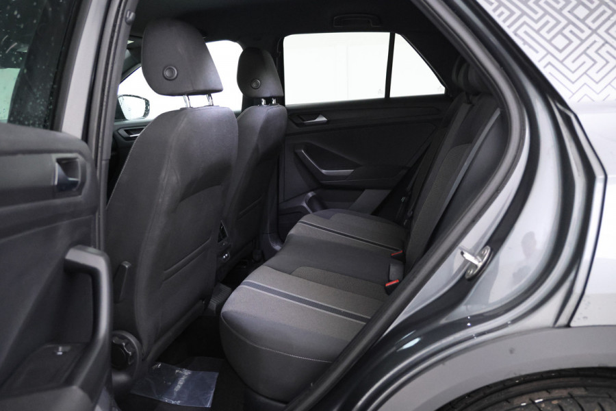 Volkswagen T-Roc 1.0 TSI Style Trekhaak, Digital dash, Apple carplay / Android auto, BOMVOL!