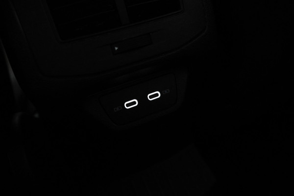 Volkswagen T-Roc 1.0 TSI Style Trekhaak, Digital dash, Apple carplay / Android auto, BOMVOL!