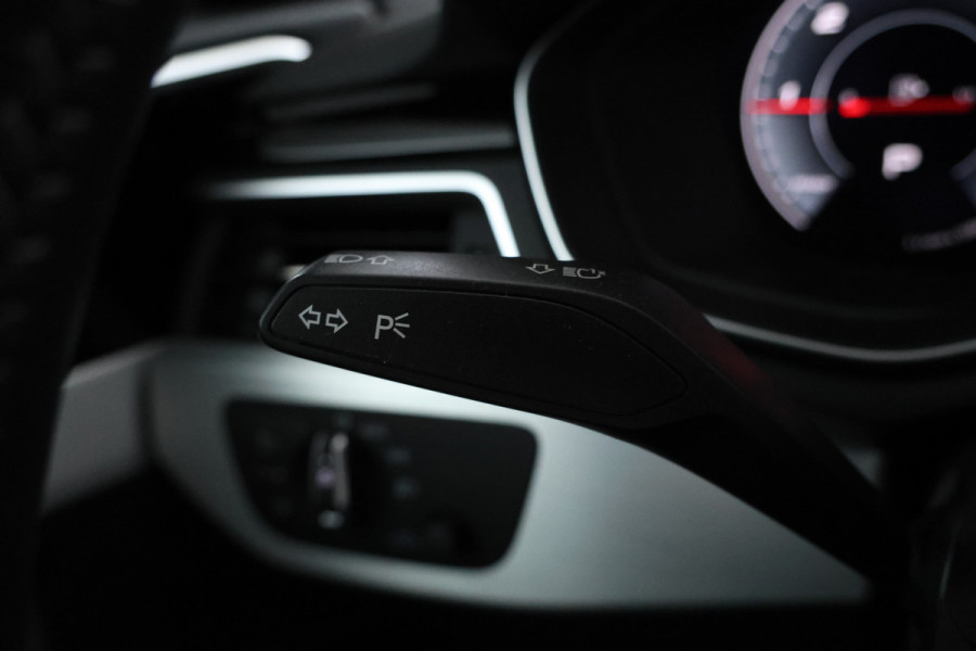 Audi A4 Avant Business S-Line 2.0 TDI Digital dash, Panorama dak, S line!