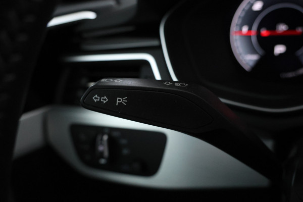 Audi A4 Avant Business S-Line 2.0 TDI Digital dash, Panorama dak, S line!
