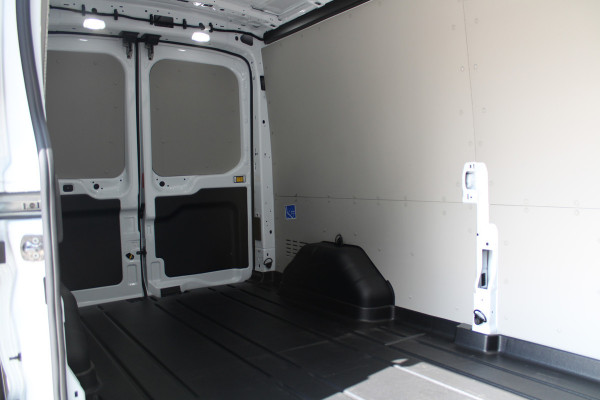 Ford Transit 350 2.0 TDCI L3H2 Trend 130pk Trend - Facelift - Xenon - Carplay - Android - Camera - Airbag Passagier - Rijklaar