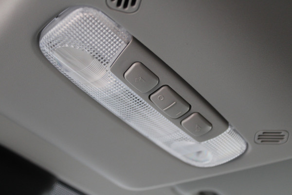 Ford Transit 350 2.0 TDCI L3H2 Trend 130pk Trend - Facelift - Xenon - Carplay - Android - Camera - Airbag Passagier - Rijklaar