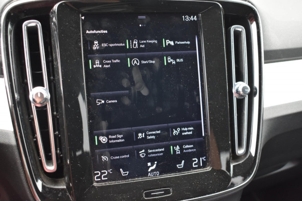 Volvo XC40 1.5 T3 LEDER | STUUR EN STOELVERWARMING | CAMERA | APPLE CARPLAY | ANDROID AUTO| ADAPTIEVE CRUISE CONTROLE | BLISS