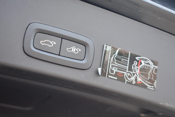Volvo XC40 1.5 T3 LEDER | STUUR EN STOELVERWARMING | CAMERA | APPLE CARPLAY | ANDROID AUTO| ADAPTIEVE CRUISE CONTROLE | BLISS