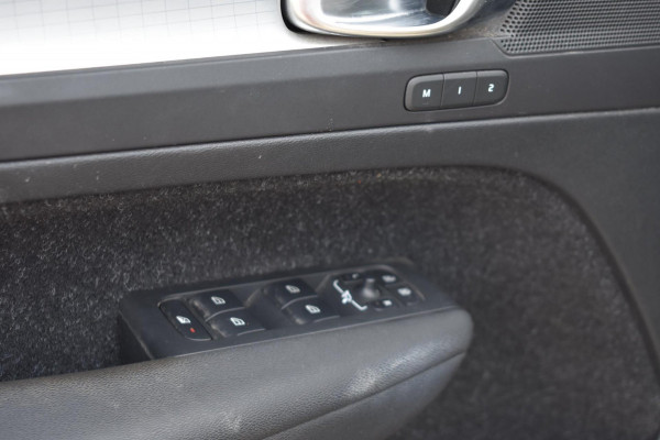 Volvo XC40 1.5 T3 LEDER | STUUR EN STOELVERWARMING | CAMERA | APPLE CARPLAY | ANDROID AUTO| ADAPTIEVE CRUISE CONTROLE | BLISS