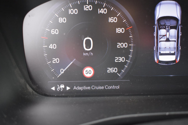 Volvo XC40 1.5 T3 LEDER | STUUR EN STOELVERWARMING | CAMERA | APPLE CARPLAY | ANDROID AUTO| ADAPTIEVE CRUISE CONTROLE | BLISS