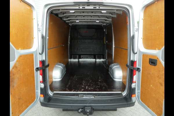 Volkswagen Crafter 35 2.0 TDI 140pk L3H2 ( L2H1 ) airco, camera ,trekhaak , 3 zits