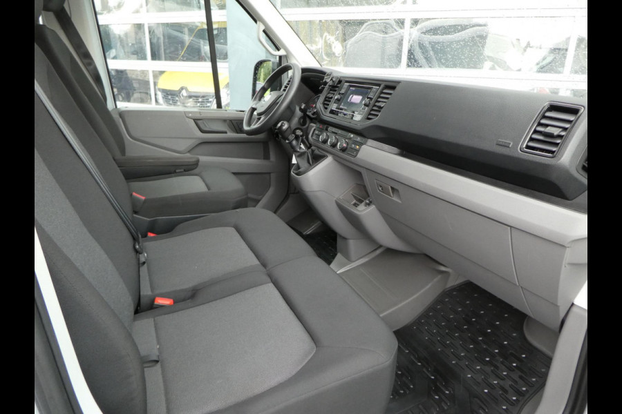 Volkswagen Crafter 35 2.0 TDI 140pk L3H2 ( L2H1 ) airco, camera ,trekhaak , 3 zits