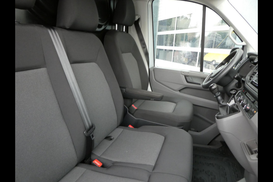 Volkswagen Crafter 35 2.0 TDI 140pk L3H2 ( L2H1 ) airco, camera ,trekhaak , 3 zits
