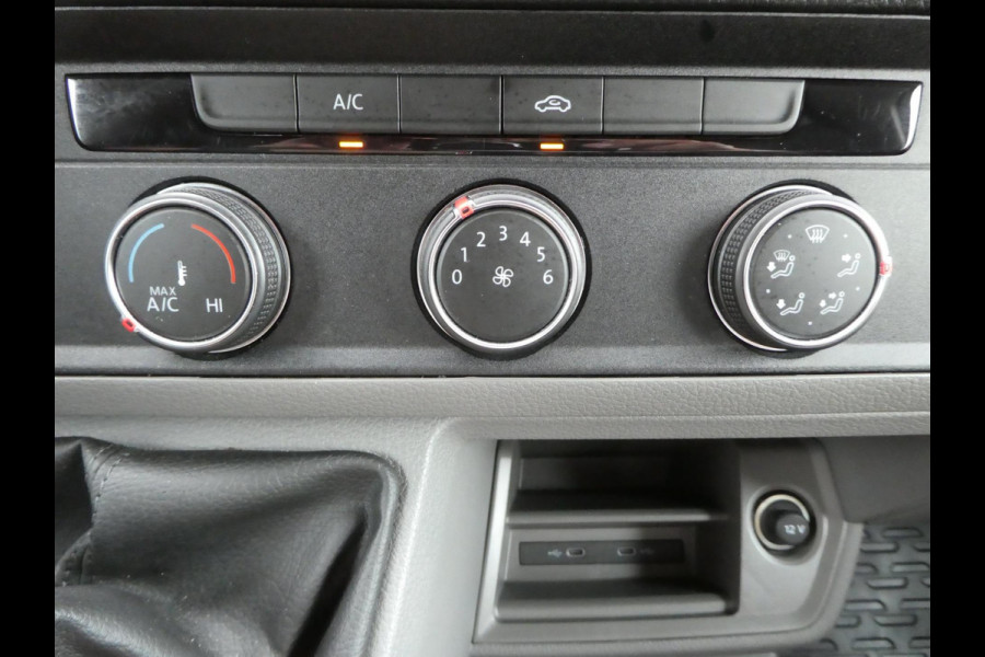 Volkswagen Crafter 35 2.0 TDI 140pk L3H2 ( L2H1 ) airco, camera ,trekhaak , 3 zits