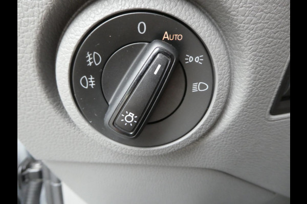 Volkswagen Crafter 35 2.0 TDI 140pk L3H2 ( L2H1 ) airco, camera ,trekhaak , 3 zits