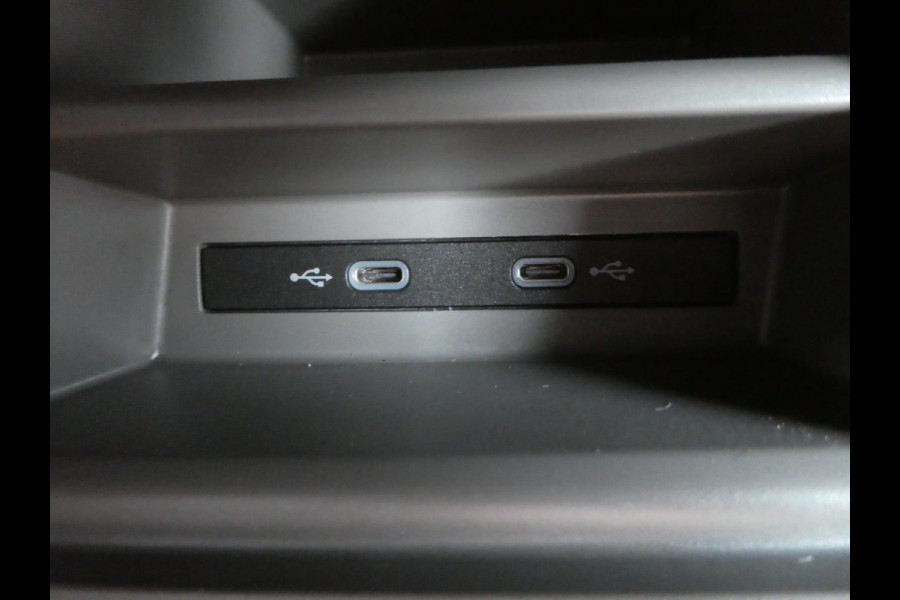 Volkswagen Crafter 35 2.0 TDI 140pk L3H2 ( L2H1 ) airco, camera ,trekhaak , 3 zits