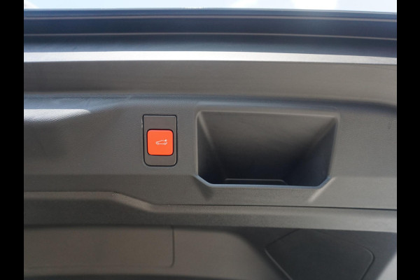 Peugeot E-5008 GT Avantage 73 kWh Leder interieur | Panoramadak