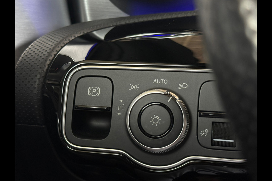 Mercedes-Benz A-Klasse 180 AMG Night Sfeer|Memory|Pano|Dealer onderhouden