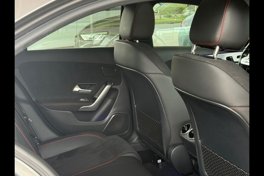 Mercedes-Benz A-Klasse 180 AMG Night Sfeer|Memory|Pano|Dealer onderhouden