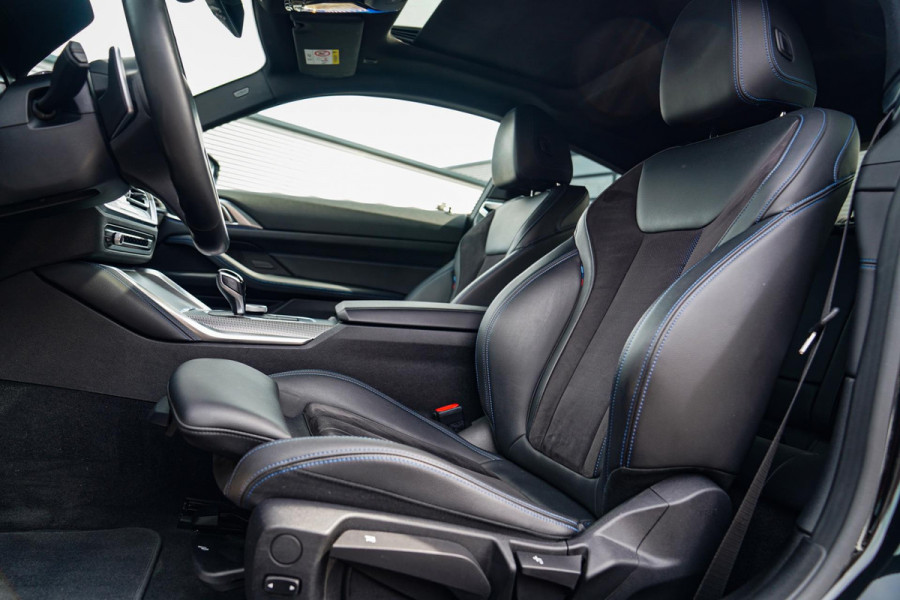 BMW 4 Serie Coupé 430i High Executive | Schuifdak | BMW LED | Camera | Apple Carplay | Black Edition | Shadowline | Alcantara |