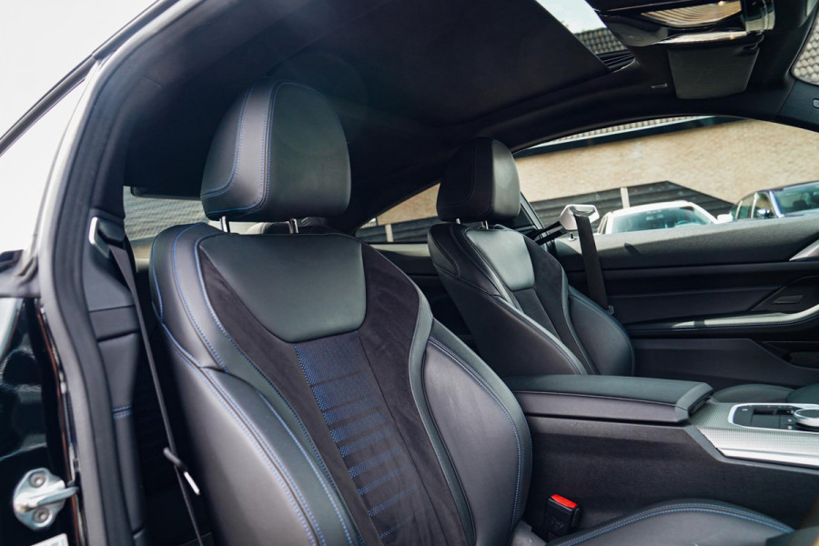 BMW 4 Serie Coupé 430i High Executive | Schuifdak | BMW LED | Camera | Apple Carplay | Black Edition | Shadowline | Alcantara |