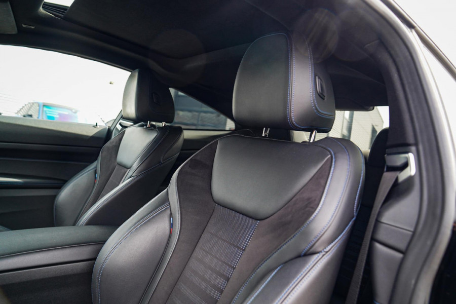 BMW 4 Serie Coupé 430i High Executive | Schuifdak | BMW LED | Camera | Apple Carplay | Black Edition | Shadowline | Alcantara |