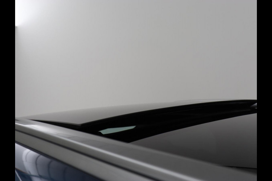 Kia Sorento 1.6 T-GDI Hybrid 2WD ExecutiveLine 7-persoons | Panoramadak | Stoelventilatie | Trekhaak | Head-Up | Leder | 360 Camera | Achterbankverwarming | Carplay | Keyless | Sfeerverlichting