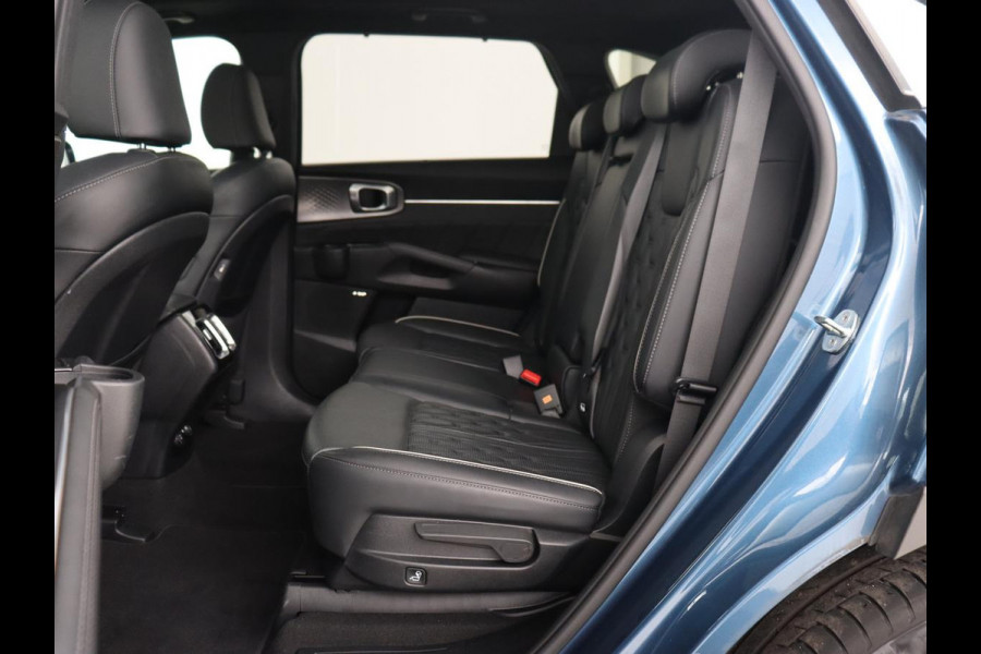 Kia Sorento 1.6 T-GDI Hybrid 2WD ExecutiveLine 7-persoons | Panoramadak | Stoelventilatie | Trekhaak | Head-Up | Leder | 360 Camera | Achterbankverwarming | Carplay | Keyless | Sfeerverlichting