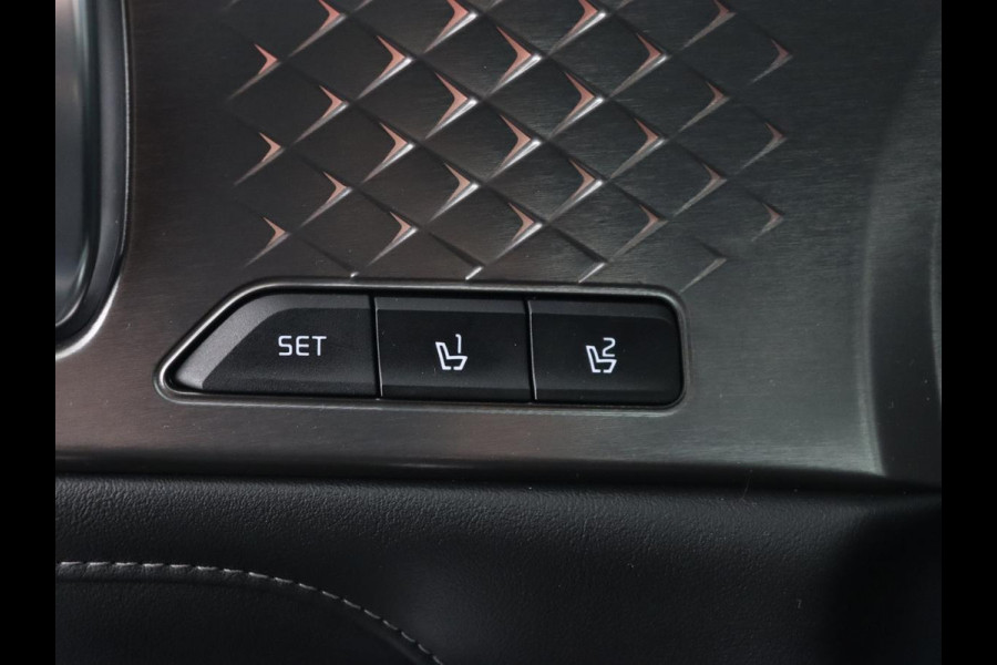 Kia Sorento 1.6 T-GDI Hybrid 2WD ExecutiveLine 7-persoons | Panoramadak | Stoelventilatie | Trekhaak | Head-Up | Leder | 360 Camera | Achterbankverwarming | Carplay | Keyless | Sfeerverlichting
