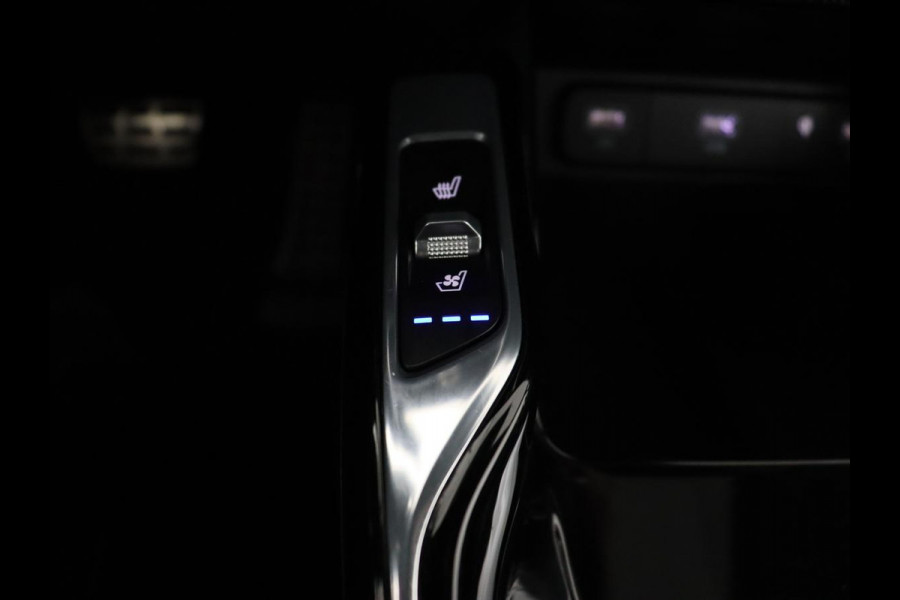 Kia Sorento 1.6 T-GDI Hybrid 2WD ExecutiveLine 7-persoons | Panoramadak | Stoelventilatie | Trekhaak | Head-Up | Leder | 360 Camera | Achterbankverwarming | Carplay | Keyless | Sfeerverlichting