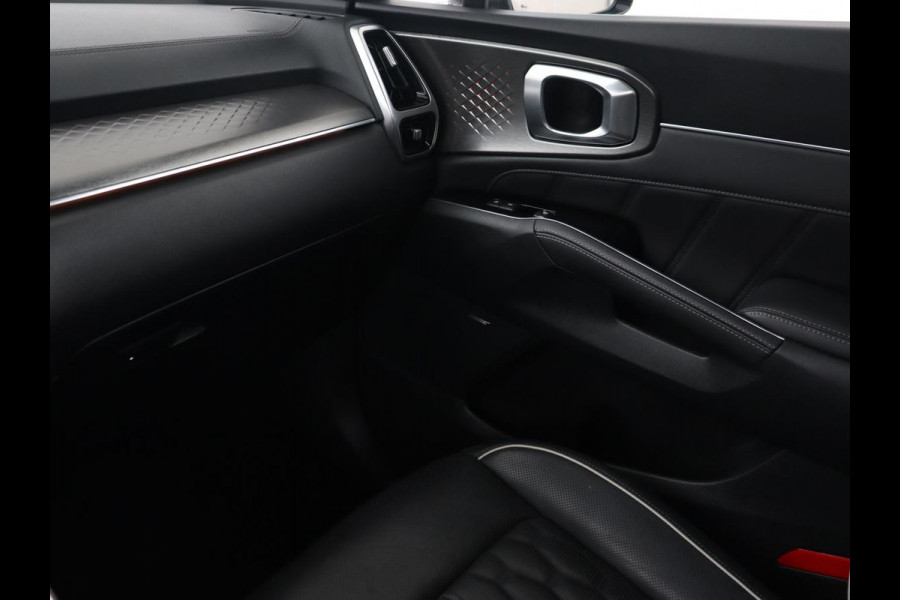 Kia Sorento 1.6 T-GDI Hybrid 2WD ExecutiveLine 7-persoons | Panoramadak | Stoelventilatie | Trekhaak | Head-Up | Leder | 360 Camera | Achterbankverwarming | Carplay | Keyless | Sfeerverlichting