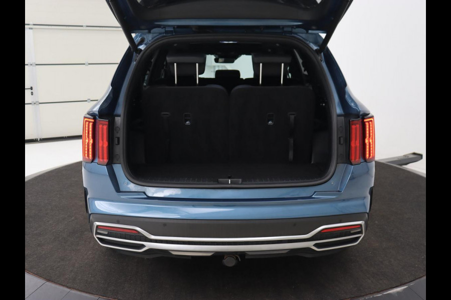 Kia Sorento 1.6 T-GDI Hybrid 2WD ExecutiveLine 7-persoons | Panoramadak | Stoelventilatie | Trekhaak | Head-Up | Leder | 360 Camera | Achterbankverwarming | Carplay | Keyless | Sfeerverlichting