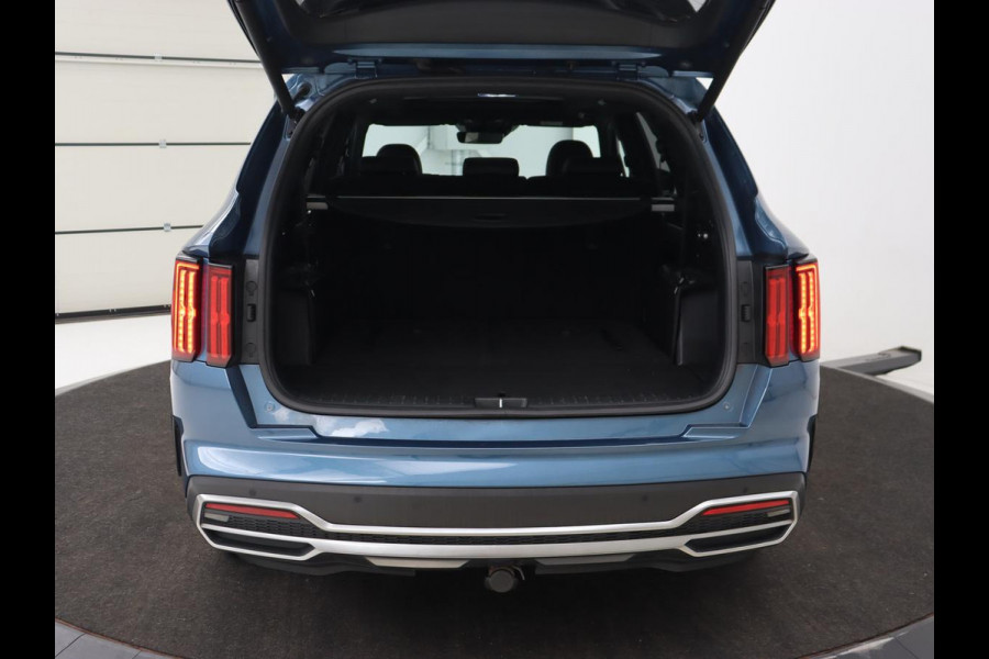 Kia Sorento 1.6 T-GDI Hybrid 2WD ExecutiveLine 7-persoons | Panoramadak | Stoelventilatie | Trekhaak | Head-Up | Leder | 360 Camera | Achterbankverwarming | Carplay | Keyless | Sfeerverlichting
