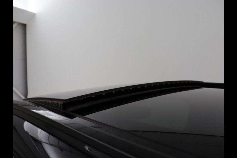 BMW 5 Serie 530e M Sport | Panoramadak | Leder | Stoelverwarming | Camera | Carplay | Live Cockpit | Park Assist | Navigatie | Full LED | Sfeerverlichting | PHEV | Plug In