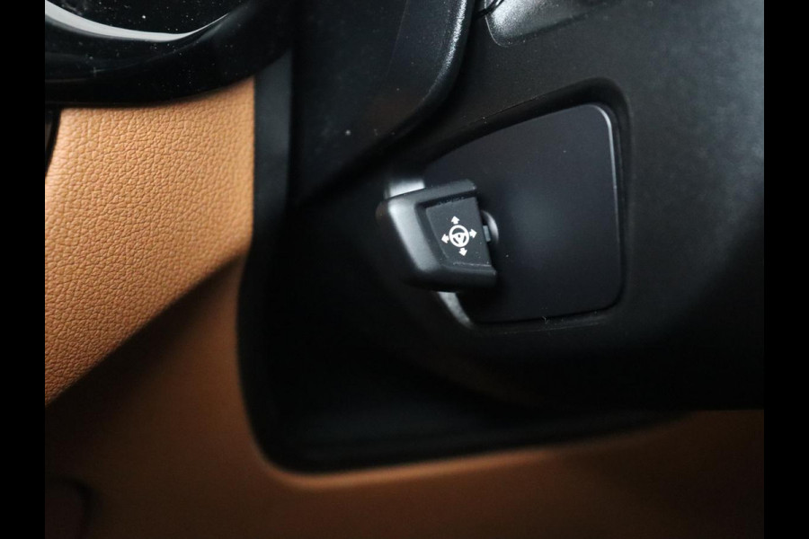 BMW 5 Serie 530e M Sport | Panoramadak | Leder | Stoelverwarming | Camera | Carplay | Live Cockpit | Park Assist | Navigatie | Full LED | Sfeerverlichting | PHEV | Plug In