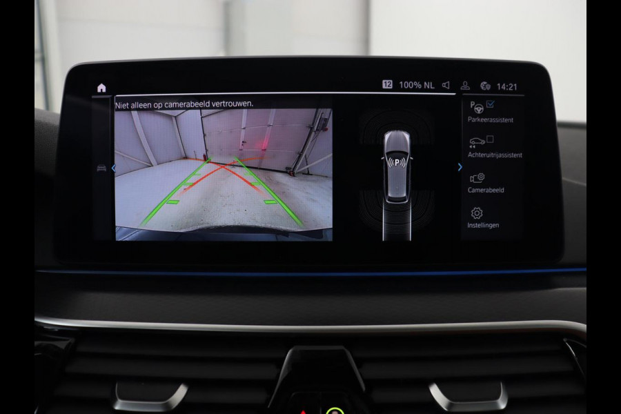 BMW 5 Serie 530e M Sport | Panoramadak | Leder | Stoelverwarming | Camera | Carplay | Live Cockpit | Park Assist | Navigatie | Full LED | Sfeerverlichting | PHEV | Plug In