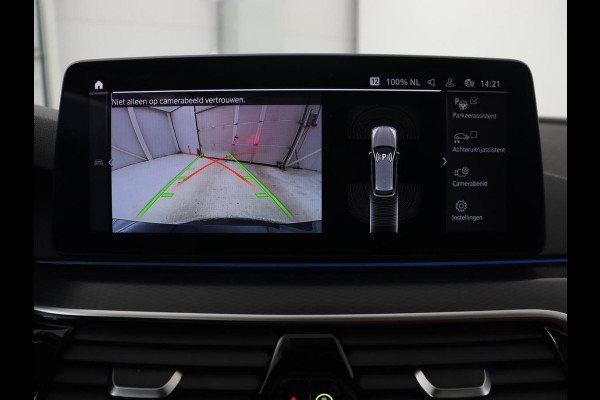 BMW 5 Serie 530e M Sport | Panoramadak | Leder | Stoelverwarming | Camera | Carplay | Live Cockpit | Park Assist | Navigatie | Full LED | Sfeerverlichting | PHEV | Plug In