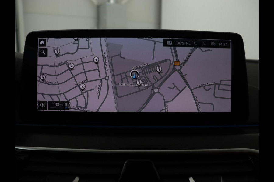 BMW 5 Serie 530e M Sport | Panoramadak | Leder | Stoelverwarming | Camera | Carplay | Live Cockpit | Park Assist | Navigatie | Full LED | Sfeerverlichting | PHEV | Plug In