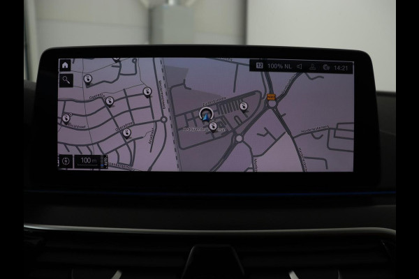 BMW 5 Serie 530e M Sport | Panoramadak | Leder | Stoelverwarming | Camera | Carplay | Live Cockpit | Park Assist | Navigatie | Full LED | Sfeerverlichting | PHEV | Plug In