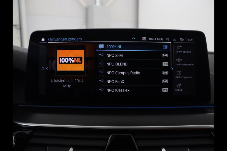 BMW 5 Serie 530e M Sport | Panoramadak | Leder | Stoelverwarming | Camera | Carplay | Live Cockpit | Park Assist | Navigatie | Full LED | Sfeerverlichting | PHEV | Plug In