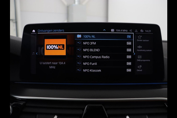 BMW 5 Serie 530e M Sport | Panoramadak | Leder | Stoelverwarming | Camera | Carplay | Live Cockpit | Park Assist | Navigatie | Full LED | Sfeerverlichting | PHEV | Plug In