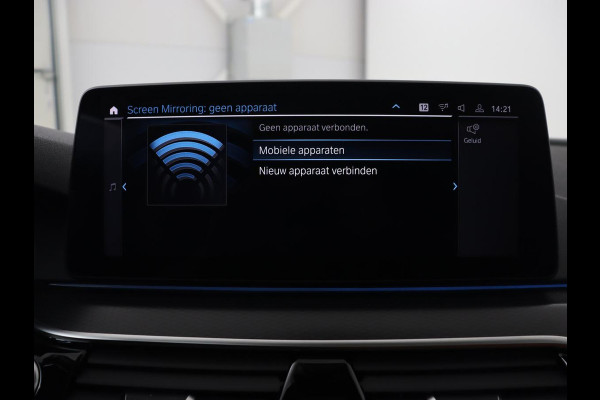 BMW 5 Serie 530e M Sport | Panoramadak | Leder | Stoelverwarming | Camera | Carplay | Live Cockpit | Park Assist | Navigatie | Full LED | Sfeerverlichting | PHEV | Plug In