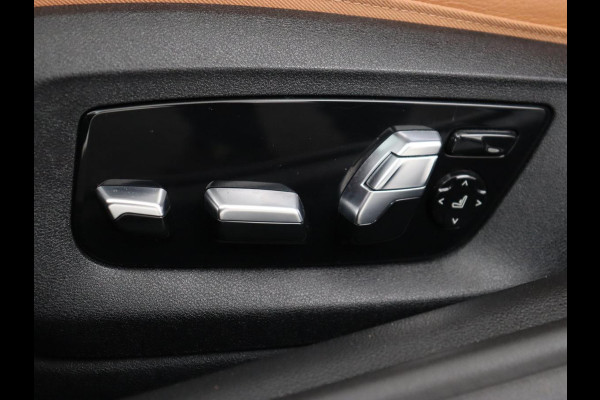 BMW 5 Serie 530e M Sport | Panoramadak | Leder | Stoelverwarming | Camera | Carplay | Live Cockpit | Park Assist | Navigatie | Full LED | Sfeerverlichting | PHEV | Plug In