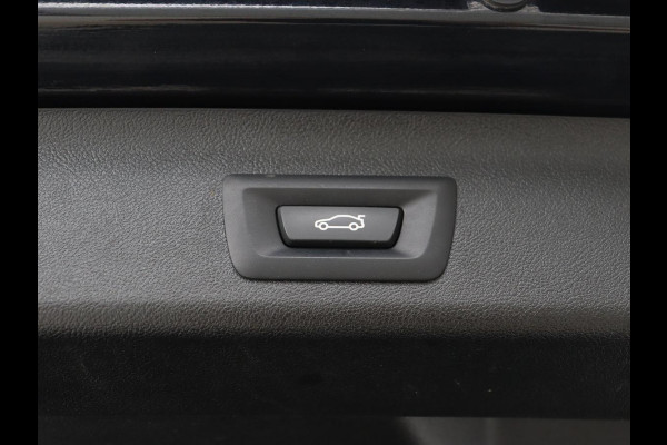 BMW 5 Serie 530e M Sport | Panoramadak | Leder | Stoelverwarming | Camera | Carplay | Live Cockpit | Park Assist | Navigatie | Full LED | Sfeerverlichting | PHEV | Plug In