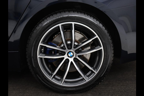 BMW 5 Serie 530e M Sport | Panoramadak | Leder | Stoelverwarming | Camera | Carplay | Live Cockpit | Park Assist | Navigatie | Full LED | Sfeerverlichting | PHEV | Plug In