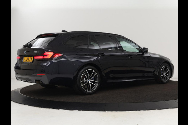 BMW 5 Serie 530e M Sport | Panoramadak | Leder | Stoelverwarming | Camera | Carplay | Live Cockpit | Park Assist | Navigatie | Full LED | Sfeerverlichting | PHEV | Plug In