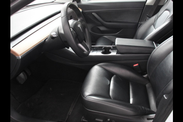 Tesla Model 3 Standard RWD Plus 60 kWh | Panorama dak | Navigatie | Leder | PDC VA | Camera |19" Sport Wheels