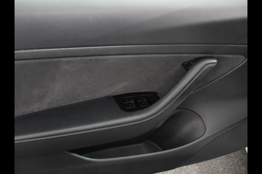Tesla Model 3 Standard RWD Plus 60 kWh | Panorama dak | Navigatie | Leder | PDC VA | Camera |19" Sport Wheels