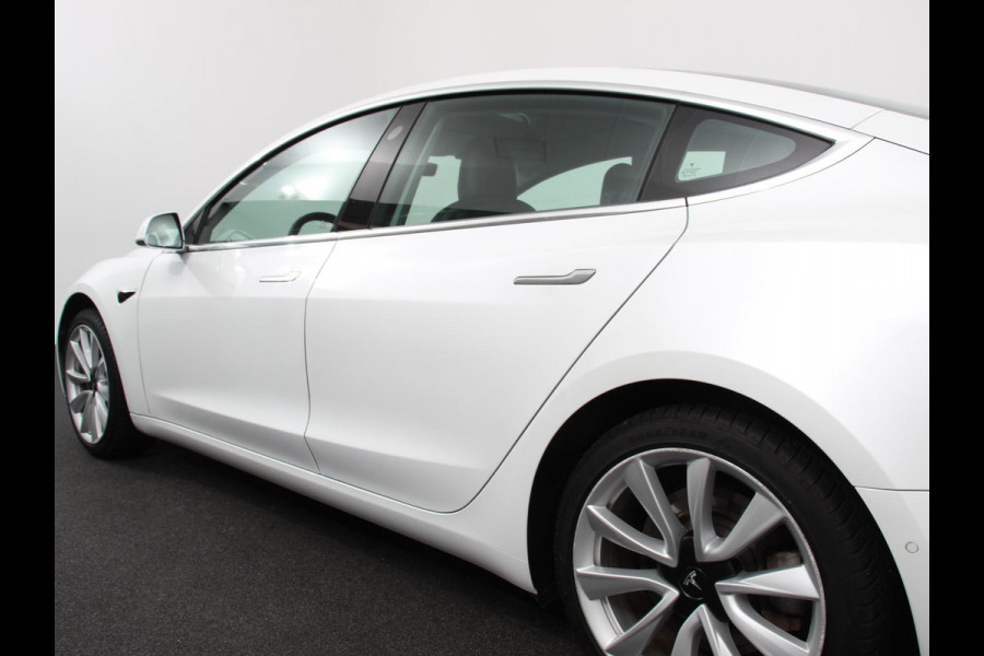 Tesla Model 3 Standard RWD Plus 60 kWh | Panorama dak | Navigatie | Leder | PDC VA | Camera |19" Sport Wheels