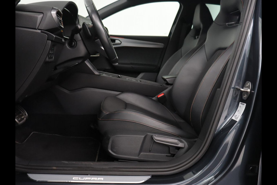 CUPRA Leon 1.4 e-Hybrid | Stoel & stuurverwarming | Adaptive cruise | Navigatie | Sfeerverlichting | Keyless | Parkeerhulp | Sportstoelen | Full LED | PHEV | Plug In