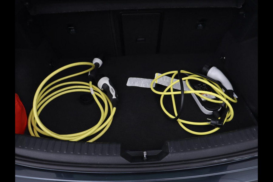 CUPRA Leon 1.4 e-Hybrid | Stoel & stuurverwarming | Adaptive cruise | Navigatie | Sfeerverlichting | Keyless | Parkeerhulp | Sportstoelen | Full LED | PHEV | Plug In
