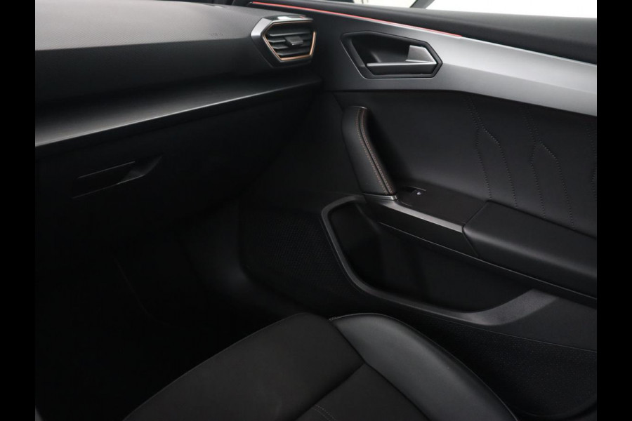 CUPRA Leon 1.4 e-Hybrid | Stoel & stuurverwarming | Adaptive cruise | Navigatie | Sfeerverlichting | Keyless | Parkeerhulp | Sportstoelen | Full LED | PHEV | Plug In