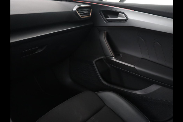 CUPRA Leon 1.4 e-Hybrid | Stoel & stuurverwarming | Adaptive cruise | Navigatie | Sfeerverlichting | Keyless | Parkeerhulp | Sportstoelen | Full LED | PHEV | Plug In